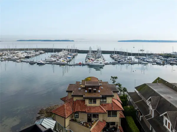 9949 Third St #201, Sidney, BC V8L 3B1