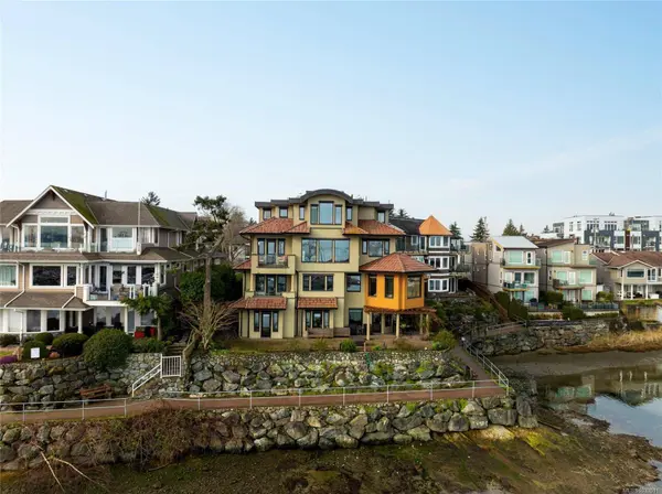 9949 Third St #201, Sidney, BC V8L 3B1