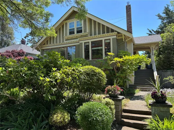 1315 Bond St, Victoria, BC V8S 1C3