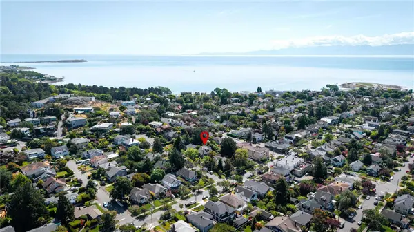 1315 Bond St, Victoria, BC V8S 1C3