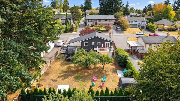 558 Kenneth St, Saanich, BC V8Z 2B7