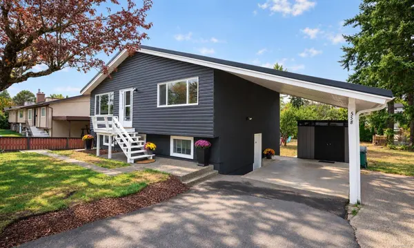 558 Kenneth St, Saanich, BC V8Z 2B7