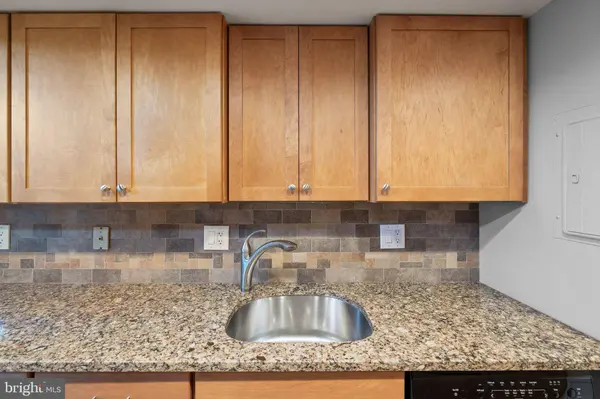 807 N HOWARD ST #319, Alexandria, VA 22304