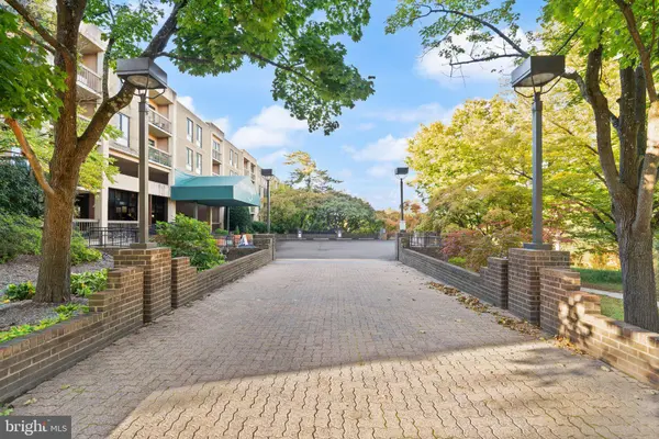 807 N HOWARD ST #319, Alexandria, VA 22304