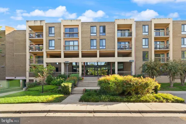 807 N HOWARD ST #319, Alexandria, VA 22304