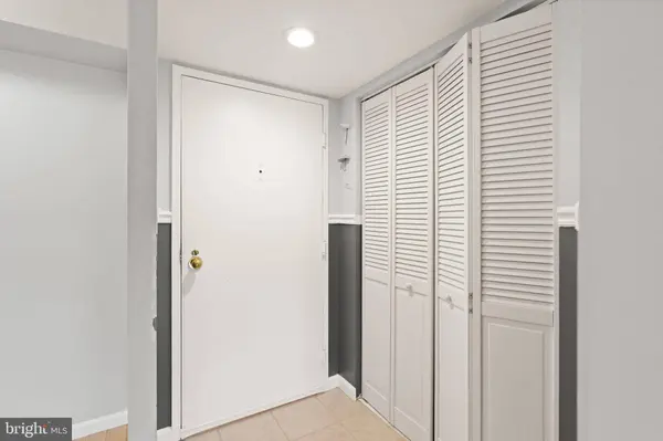 807 N HOWARD ST #319, Alexandria, VA 22304