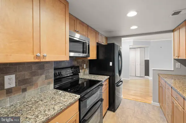 807 N HOWARD ST #319, Alexandria, VA 22304
