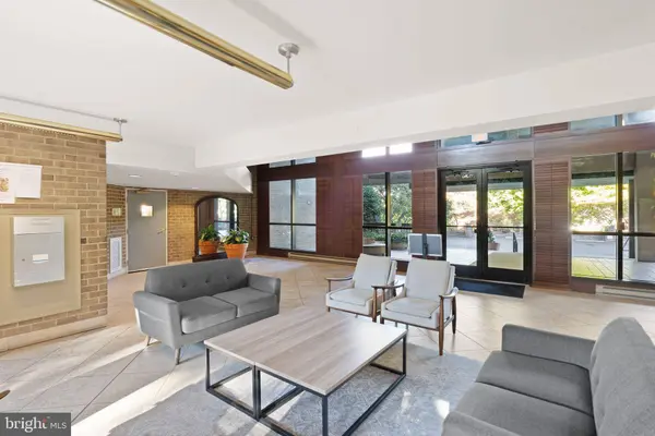807 N HOWARD ST #319, Alexandria, VA 22304