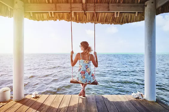 Waterfront vs. Near-Beach: What’s the True Luxury Premium in Belleair Beach?