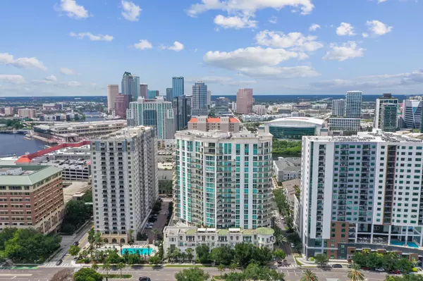 Choosing Between a Luxury Waterfront Home and a High-Rise Condo in Tampa Bay