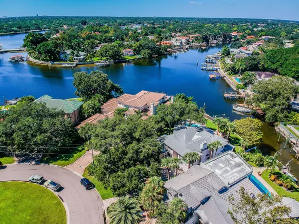 Choose a Luxury Waterfront Agent Who Brings Strategy, Discretion, and Local Precision