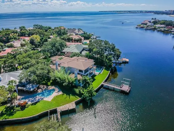 St Petersburg Waterfront homes for sale with expert real estate advisor Shane Vanderson