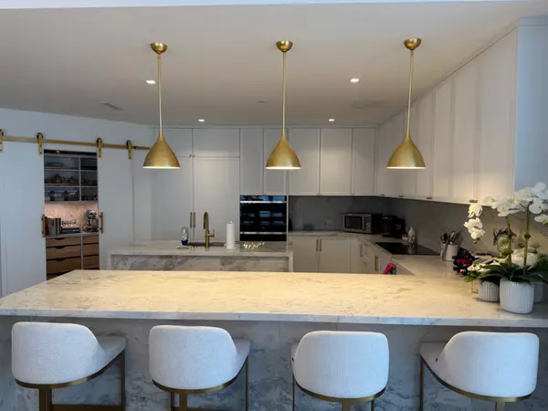 What kinds of buyer profiles are targeting Ritz-Carlton Residences Tampa