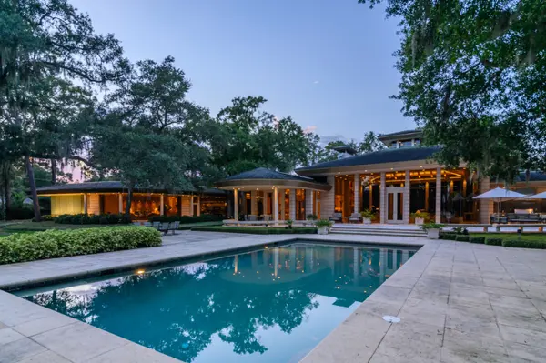 Luxury Mansions in Tampa Bay: Expert Guidance and Market Insights for Discerning Buyers and Sellers,Shane Vanderson
