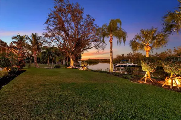 1076 RUISDAEL CIR, Nokomis, FL 34275