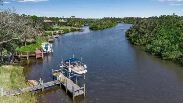 1076 RUISDAEL CIR, Nokomis, FL 34275