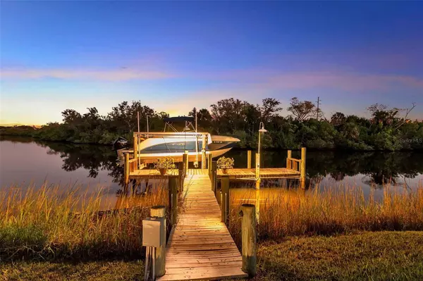 1076 RUISDAEL CIR, Nokomis, FL 34275