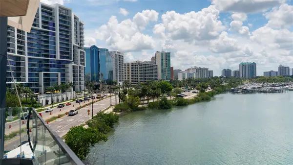 688 GOLDEN GATE POINT #202, Sarasota, FL 34236