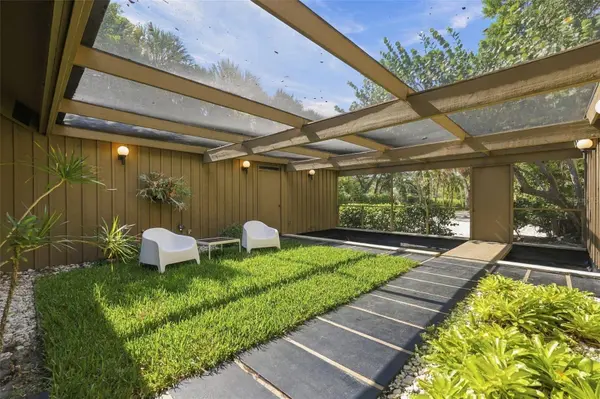 7535 MIDNIGHT PASS RD, Sarasota, FL 34242