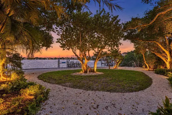 7535 MIDNIGHT PASS RD, Sarasota, FL 34242