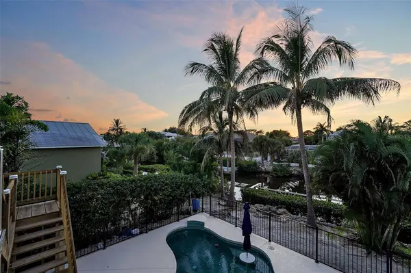 349 DOLPHIN SHORES CIR, Nokomis, FL 34275