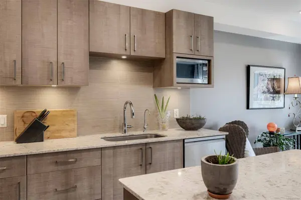 300 Michigan St #303, Victoria, BC V8V 1R5