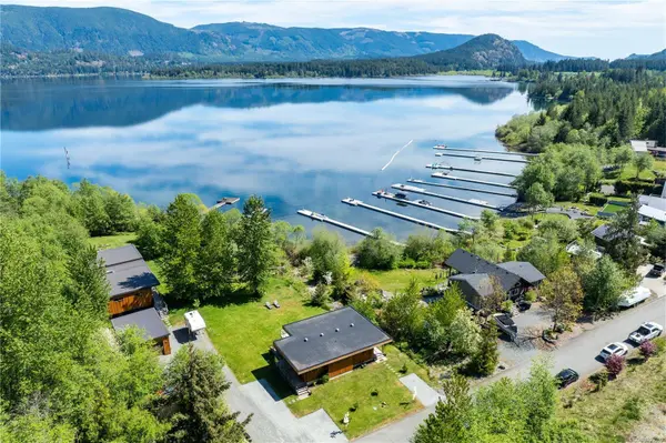 9905 Stin-Qua Rd, Honeymoon Bay, BC V0R 1Y0