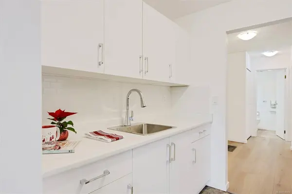 2610 Graham St #206, Victoria, BC V8T 3Y9