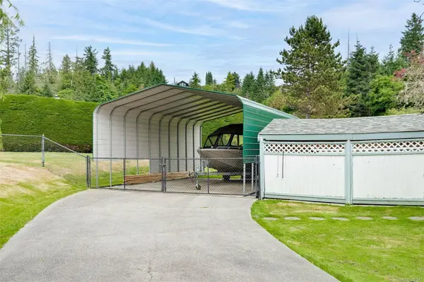 10978 Cedar LN, North Saanich, BC V8L 5R1