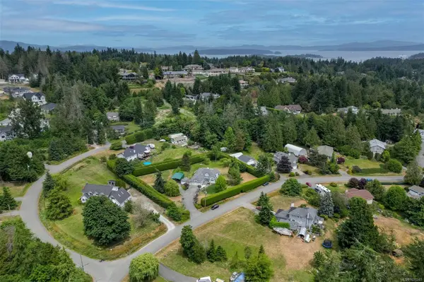 10978 Cedar LN, North Saanich, BC V8L 5R1