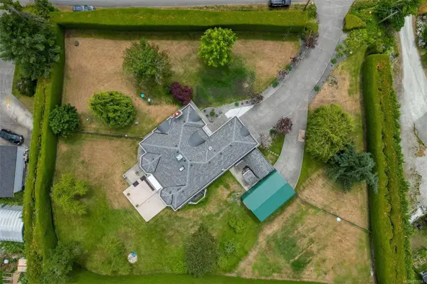 10978 Cedar LN, North Saanich, BC V8L 5R1