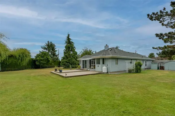 10978 Cedar LN, North Saanich, BC V8L 5R1