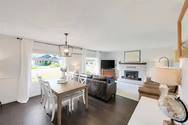 2114 Redwing Pl, Sidney, BC V8L 4X1