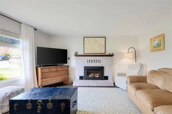 2114 Redwing Pl, Sidney, BC V8L 4X1