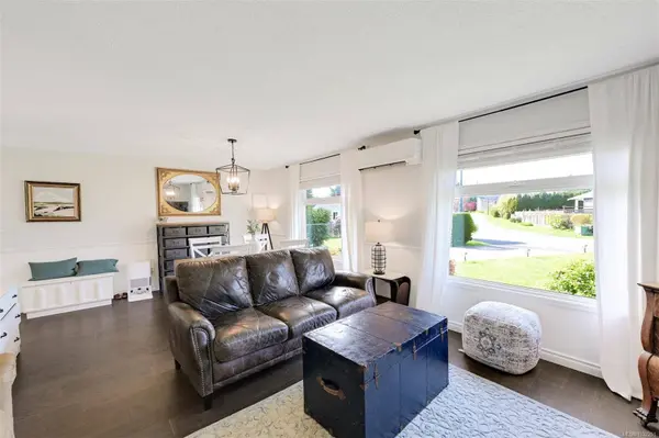 2114 Redwing Pl, Sidney, BC V8L 4X1