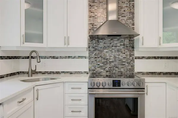 490 Marsett Pl ##306, Saanich, BC V8Z 7G1