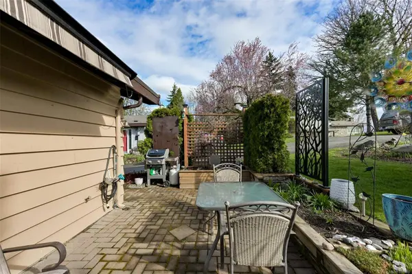 6172 Alington Rd ##12, Duncan, BC V9L 2E9