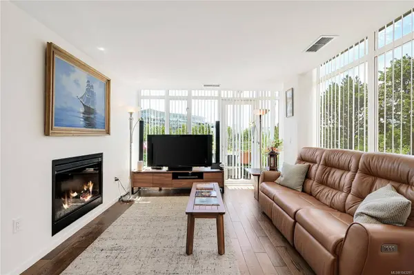 100 Saghalie Rd ##TH1, Victoria, BC V9A 0A1