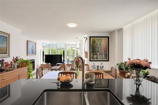 100 Saghalie Rd ##TH1, Victoria, BC V9A 0A1