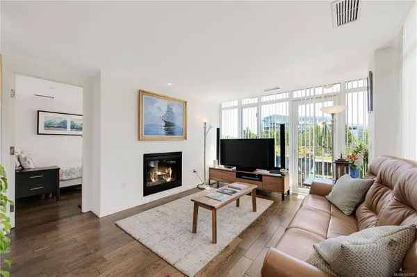 100 Saghalie Rd ##TH1, Victoria, BC V9A 0A1