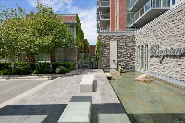 100 Saghalie Rd ##TH1, Victoria, BC V9A 0A1