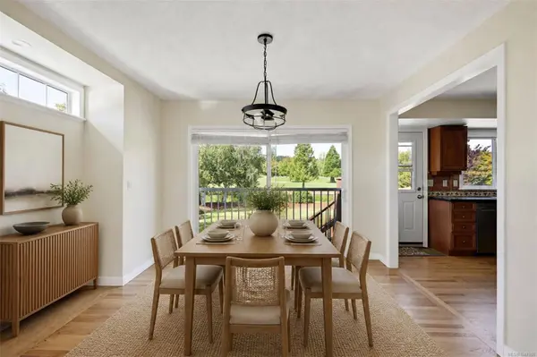 5348 Parker Ave, Saanich, BC V8Y 2M9
