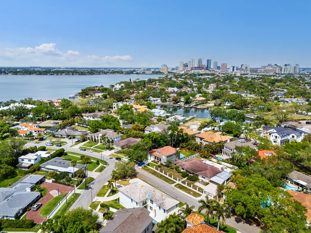 What Luxury Buyers Should Know Before Purchasing Waterfront Property in South Tampa