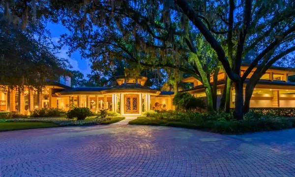 10000 LINDELAAN DR, TAMPA, FL 33618