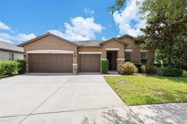 2212 LANDSIDE DR, Valrico, FL 33594