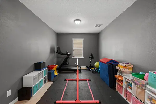 2212 LANDSIDE DR, Valrico, FL 33594