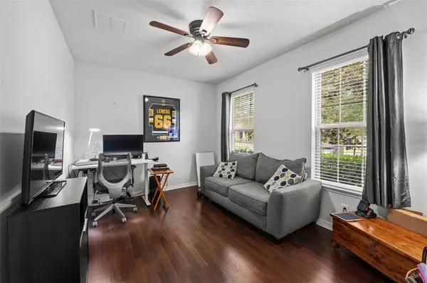 2212 LANDSIDE DR, Valrico, FL 33594
