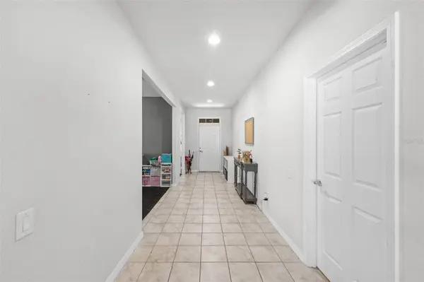 2212 LANDSIDE DR, Valrico, FL 33594