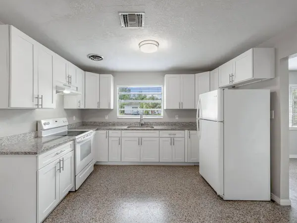 3301 W LOUISIANA AVE, Tampa, FL 33614