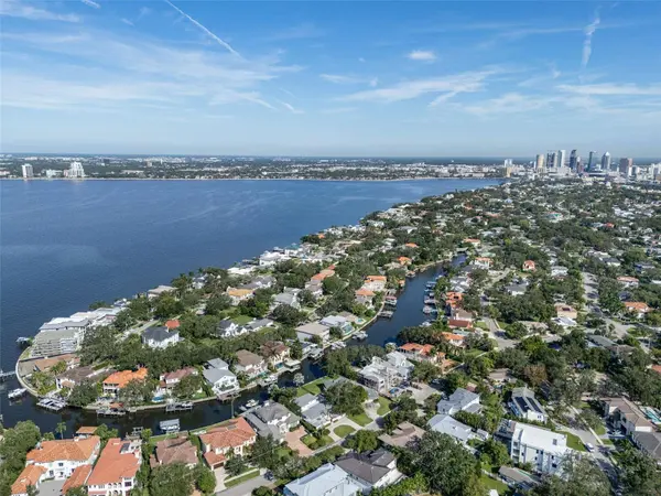 628 RIVIERA DR, Tampa, FL 33606